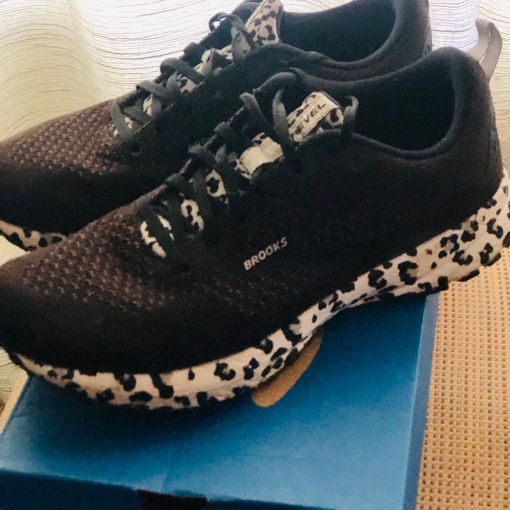 Brooks Revel 4 Women's Black with black and white accent. Sneakers Size 8.5.